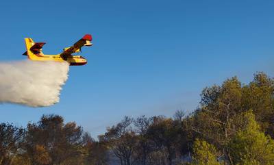 Φωτιά σε δασική έκταση στην περιοχή Καλλιθέα Λουτρακίου ( video - photos)