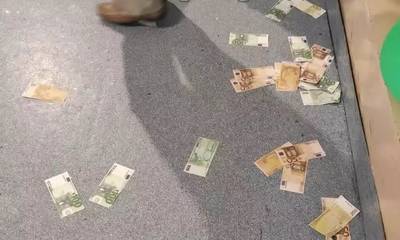 «Έβρεξε λεφτά» και γέμισε η πίστα με χιλιάδες ευρώ σε γλέντι βάπτισης (photos)