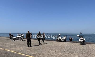 Θεσσαλονίκη: Έπεσε στη θάλασσα για να αυτοκτονήσει - Τον πρόλαβαν αστυνομικοί (video)