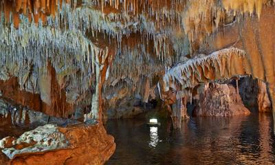 Τα εντυπωσιακά Σπήλαια Διρού στην Λακωνική Μάνη