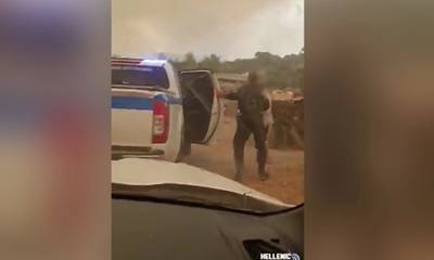 Συγκλονιστικό βίντεο από τις επιχειρήσεις εκκένωσης στη Μάνδρα - «Πάμε, θα καούμε»