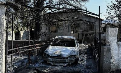 Φωτιά στο Λουτράκι: Περισσότερα από 40 σπίτια και πάνω από 15.000 στρέμματα έχουν καεί