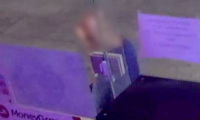 Σπάρτη: Η camera καταγράφει άνδρα να κολλάει σημείωμα στο κατάστημα πολιτευτή των «Σπαρτιατών»!
