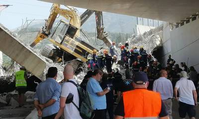 Τραγωδία στην Πάτρα: Ένας νεκρός από την κατάρρευση γέφυρας (video)