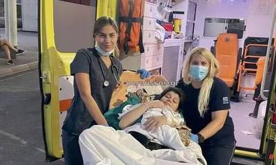 Χαλκίδα: 22χρονη γέννησε μέσα σε ασθενοφόρο πάνω στη γέφυρα