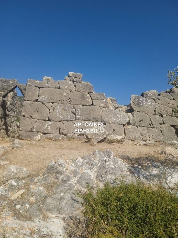 https://cdn.np-media.gr/media/news/2023/07/30/93191/photos/snapshot/pyramida-tou-ellinikou-stin-argolida-vandalismos-2.jpg