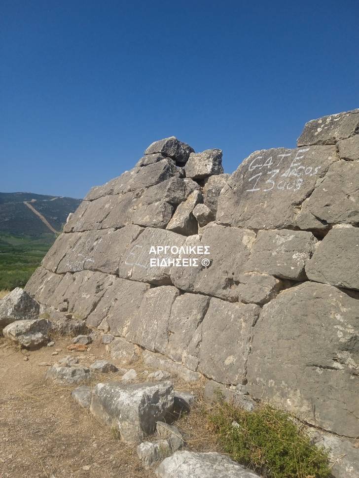 https://cdn.np-media.gr/media/news/2023/07/30/93191/photos/snapshot/pyramida-tou-ellinikou-stin-argolida-vandalismos-3.jpg