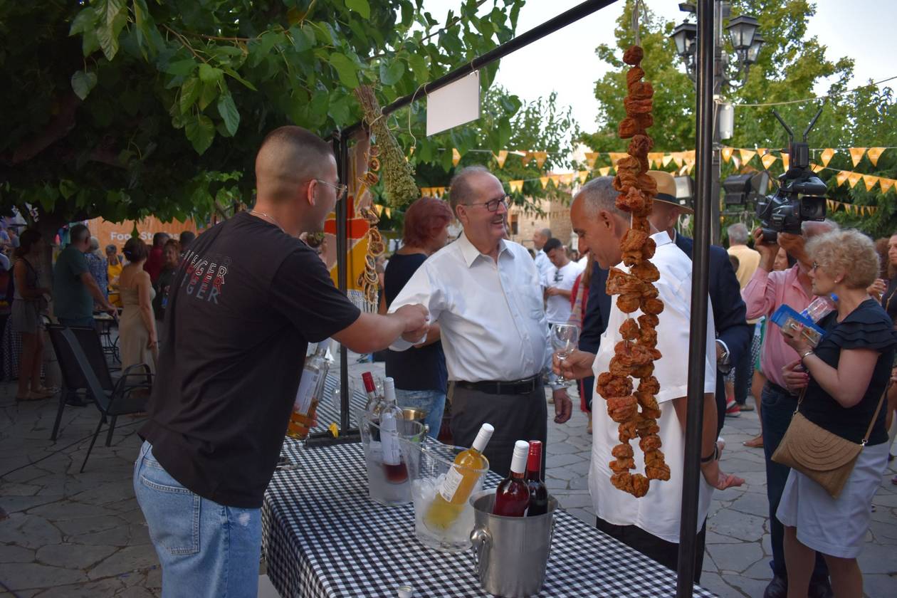 https://cdn.np-media.gr/media/news/2023/08/01/93281/photos/snapshot/Geraki_Food-Festival-5-scaled.jpg