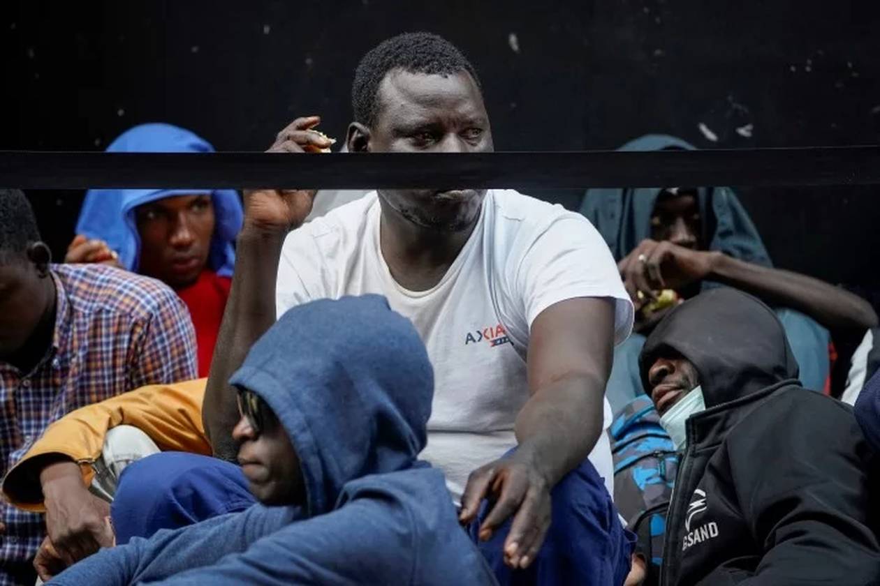 https://cdn.np-media.gr/media/news/2023/08/01/93314/photos/snapshot/migrants-manhattan-roosevelt11.jpg