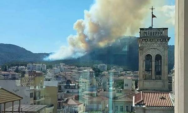 Τρίπολη: Φωτιά στην περιοχή του Αγίου Βλάση - Ισχυρές δυνάμεις της πυροσβεστικής στο σημείο (video)