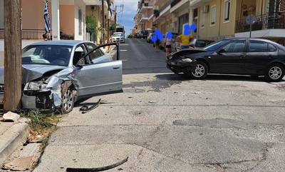 Τροχαίο ατύχημα στο κέντρο της Σπάρτης - Σύγκρουση οχημάτων και εκτροπή πάνω σε κολώνα (photos)