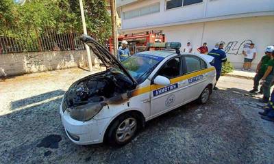 Καλαμάτα: Στις φλόγες τυλίχθηκε αυτοκίνητο της Δημοτικής Αστυνομίας
