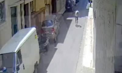 Τρίπολη: Θύμα των Βούλγαρων «αστυνομικών» πετάει 5.600€ σε σακούλα από το μπαλκόνι (video) 