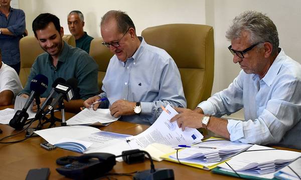 Μεσσηνία: Ο Νίκας υπέγραψε το συμφωνητικό για το Τζάνε - Καλαμάκι και άλλα έργα