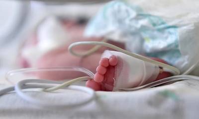 Τραγωδία στο Βόλο με βρέφος που πέθανε 80 λεπτά μετά τη γέννησή του