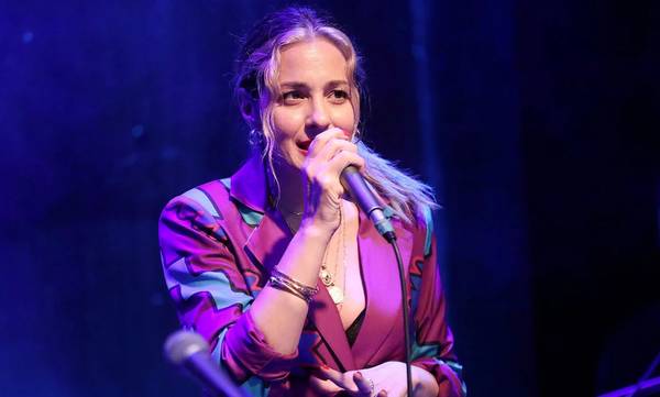 Λουτράκι: Η Νατάσσα Μποφίλιου διέκοψε τη συναυλία της - «Δεν μπορώ να συνεχίσω»