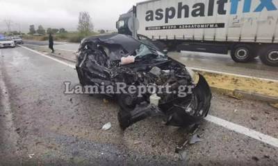 Σοκαριστικό τροχαίο δυστύχημα στη Λαμία - Νταλίκα διέλυσε δύο αυτοκίνητα – Νεκρή η μία οδηγός
