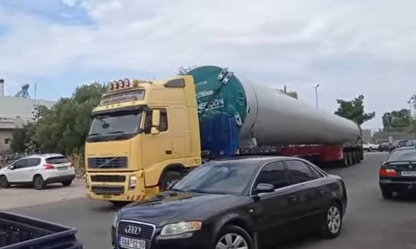 Φορτηγά μεταφέρουν κι άλλες ανεμογεννήτριες στη Μάνη (video)