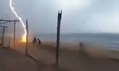 Μεξικό: Η στιγμή που κεραυνός χτυπάει και σκοτώνει ανθρώπους σε παραλία