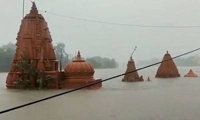 Βυθισμένοι στο νερό ναοί στην Ινδία