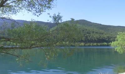 Κορινθία: Η Λίμνη, το Μοναστήρι και το αλπικό τοπίο