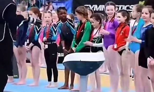 Ιρλανδία: Δεν έδωσαν μετάλλιο σε μαύρη αθλήτρια - Βίντεο με το κοριτσάκι να κοιτάζει σαστισμένο