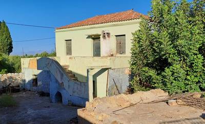 Παπαδιάνικα Λακωνίας: Πωλείται παλαιά πέτρινη διώροφη κατοικία (photos)
