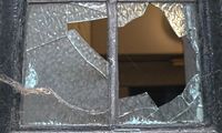 Ηλεία: Χαμός σε σχολείο της Γαστούνης - Άγνωστοι έσπασαν τζάμια πετώντας πέτρες