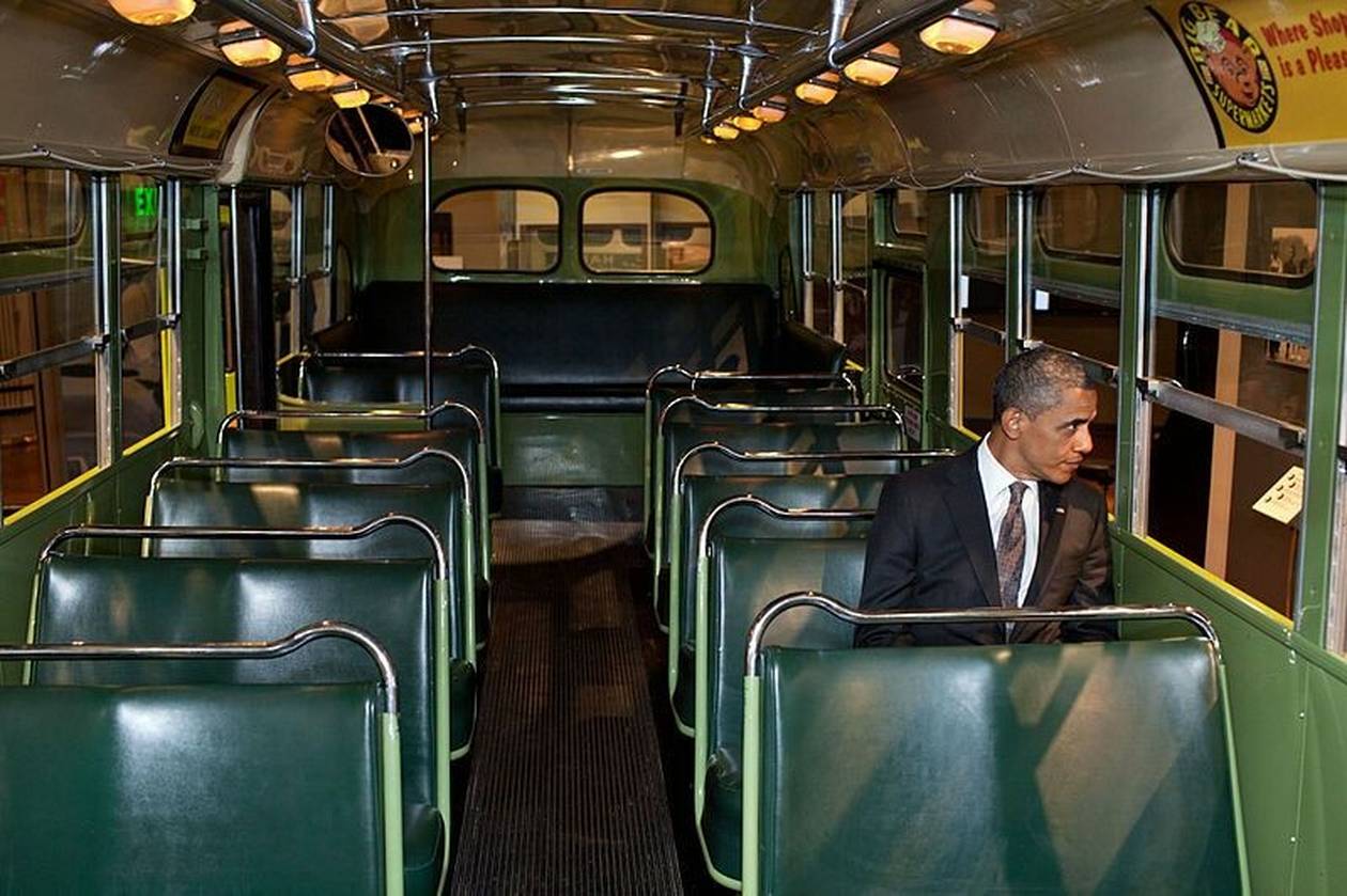 https://cdn.np-media.gr/media/news/2023/10/10/96330/photos/snapshot/800px-barack_obama_in_the_rosa_parks_bus.jpg