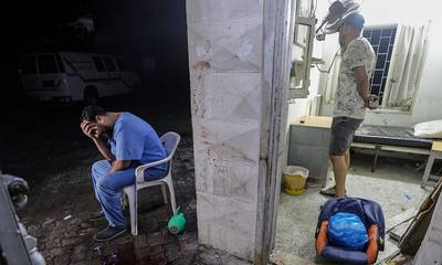 Νοσοκομείου στη Γάζα: Γιατροί περιγράφουν την φρίκη- Υπήρχαν παντού διαμελισμένα πτώματα