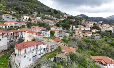 Ανδρίτσαινα: Η μεσαιωνική πολιτεία της Πελοποννήσου με τα πέτρινα αρχοντικά και το παράξενο όνομα
