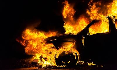 Λακωνία: «Εφιάλτης» για οδηγό στο τιμόνι – Πήρε φωτιά το αυτοκίνητο την ώρα που οδηγούσε (video)