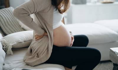 Έγκυος στον 9ο μήνα καταγγέλλει ξυλοδαρμό από τον σύντροφό της - «Μου έδινε κλωτσιές» (video)