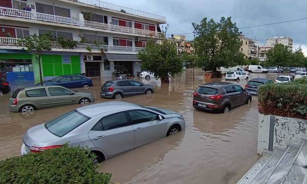 Εντονη κακοκαιρία στην Πάτρα: Πλημμύρισαν δρόμοι - Σαρώνουν την πόλη οι άνεμοι (photos - video)