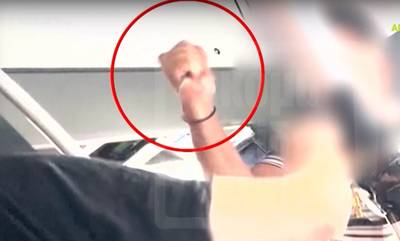 Απίστευτο περιστατικό: Οδηγός επιτέθηκε με κατσαβίδι σε επιβάτη - «Έχω ψυχολογικά...» (video)