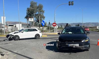 Σύγκρουση οχημάτων στο Άργος (photos)