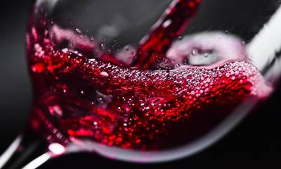 Κόκκινο κρασί: Γιατί προκαλεί πονοκέφαλο - Ερευνητές εντόπισαν την αιτία