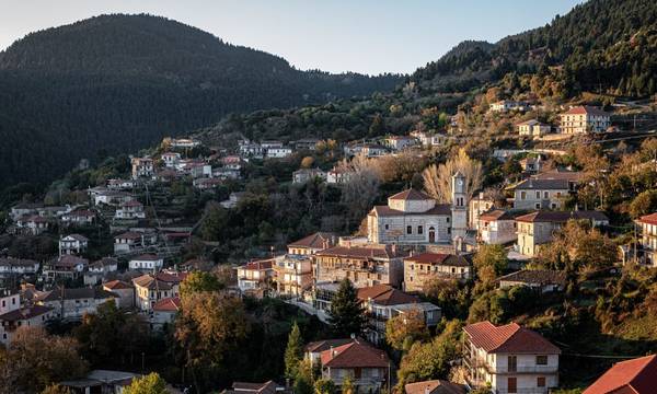 Προορισμός και τα Χριστούγεννα η Πελοπόννησος - Δείτε περιοχές και τιμές στα Airbnb