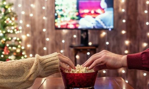 Εταιρεία ψάχνει άτομο για να βλέπει χριστουγεννιάτικες ταινίες όλο τον Δεκέμβρη