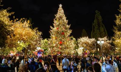 Χριστούγεννα 2023: Βόλτα στην στολισμένη Αθήνα