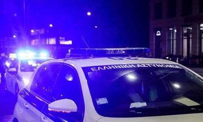 Αστυνομικοί έσπασαν τζάμι αυτοκινήτου για να απεγκλωβίσουν παιδάκι στην Πάτρα