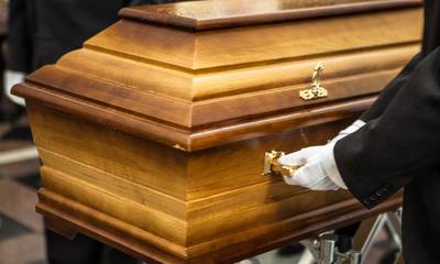 Ζάκυνθος: Απίστευτο μπέρδεμα σε κηδεία – Άνοιξαν το φέρετρο και είδαν λάθος άνθρωπο μέσα