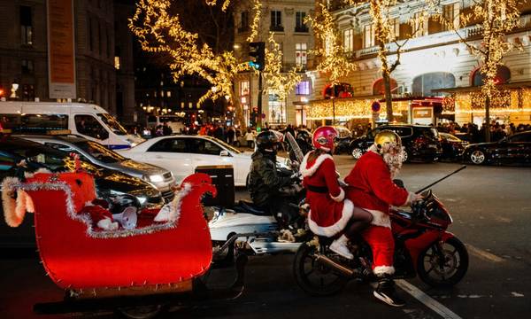Χριστούγεννα στον κόσμο: Κοινό χαρακτηριστικό ο Άγιος Βασίλης και οι υψηλές θερμοκρασίες