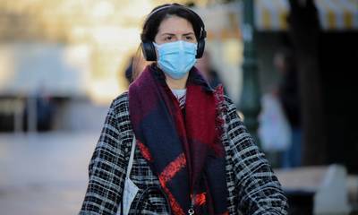 Κορονοϊος: Αυστηρές συστάσεις για μάσκα και άλλα μέτρα μετά τη ραγδαία αύξηση κρουσμάτων