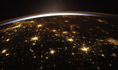 Η πρωτοχρονιάτικη λάμψη από το Διάστημα, σε εντυπωσιακές εικόνες της NASA