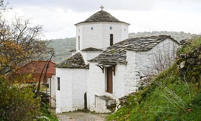 Πραστός Κυνουρίας: Το σπουδαιότερο χωριό της Τσακωνιάς με τα μεσαιωνικά πυργόσπιτα