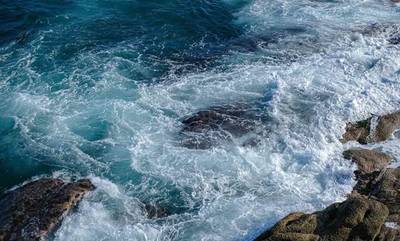 Τα κύματα «άρπαξαν» 65χρονη στην προβλήτα Κυπαρισσίας