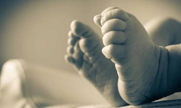 Νεκρό βρέφος έξι μηνών στη Βέροια – Το χτύπησε η μητέρα του μέχρι θανάτου