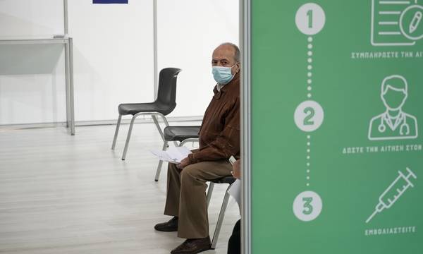 Γεωργιάδης για κορονοϊό: «Διαγράφονται τα πρόστιμα στους ανεμβολίαστους ηλικιωμένους»