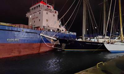 Ναύπλιο: Φορτηγό πλοίο παρασύρθηκε από τους ανέμους και συγκρούστηκε με σκάφη (photos-video)